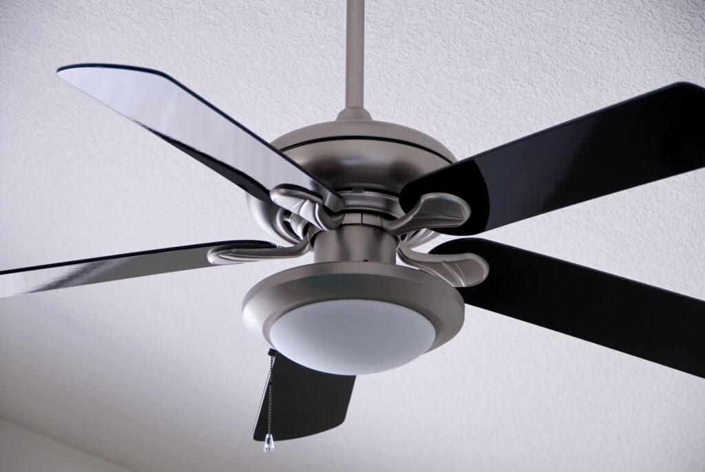What Way Should my Ceiling Fan Spin During the Summer?